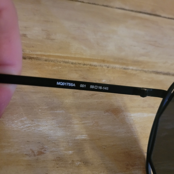 Alexander McQueen Sunglasses.   Aviator.  Mirrored. Black and Gray color. - Picture 3 of 4